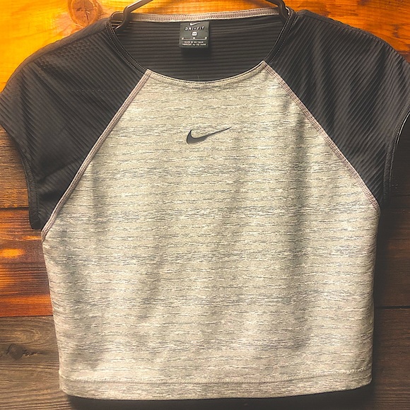 Nike Crop Top - Picture 2 of 3
